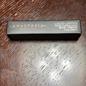 Anastasia Beverly Hills liquid lipstick in Crush